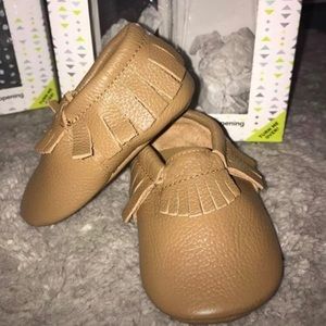 Never worn baby shoes!! Perfect for the beginner!